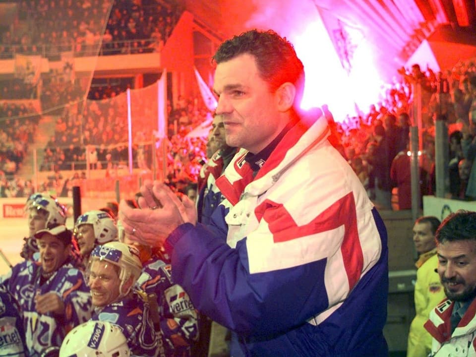 In der Saison 1997/1998 führte Sean Simpson den EV Zug dank einem 4:2-Erfolg in der Finalserie gegen den HC Davos zum Meistertitel. 