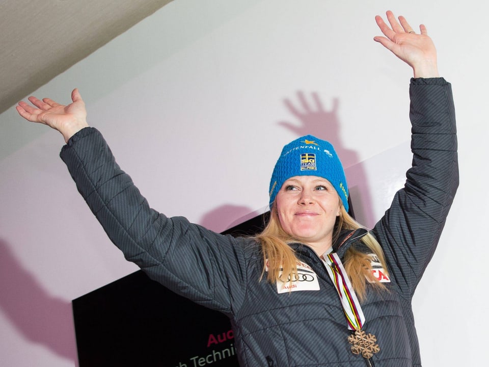 Jessica Lindell-Vikarby bejubelt die Bronzemedaille in Vail (2015).