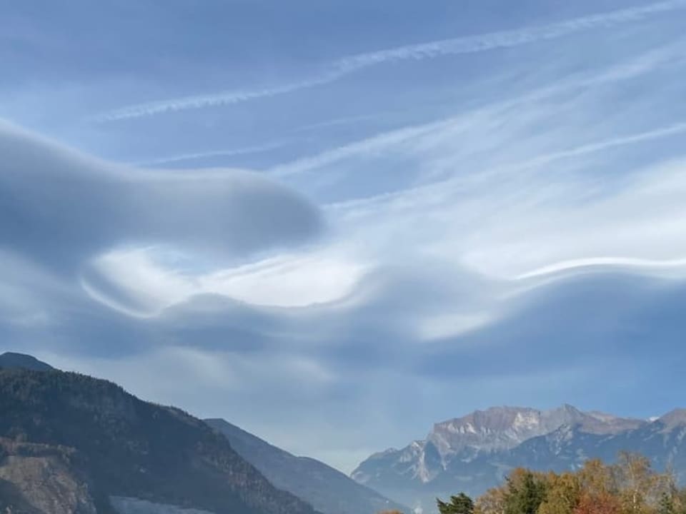Wellenförmige Wolken