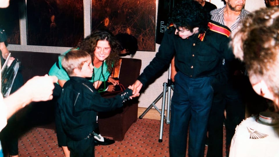 Der fünfjährige Wade Robson lernt 1987 Michael Jackson kennen. (Szene aus «Leaving Neverland»)