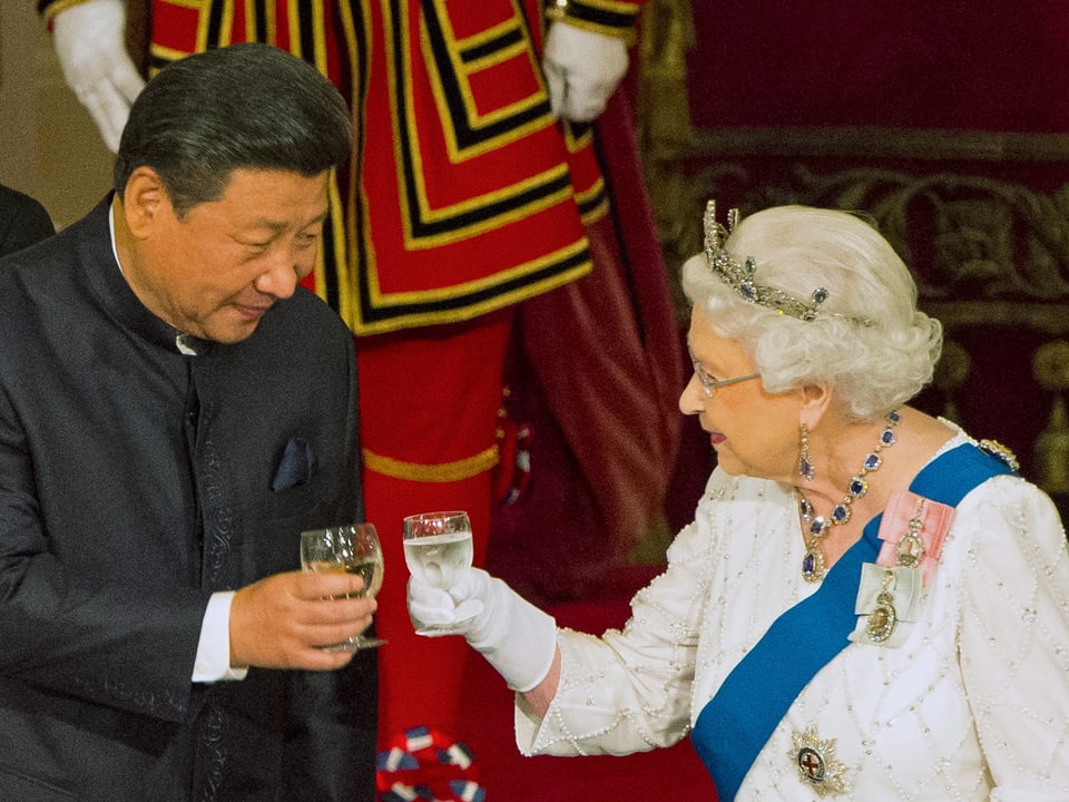 Der chinesische Präsidenten Xi Jinping und die Queen.