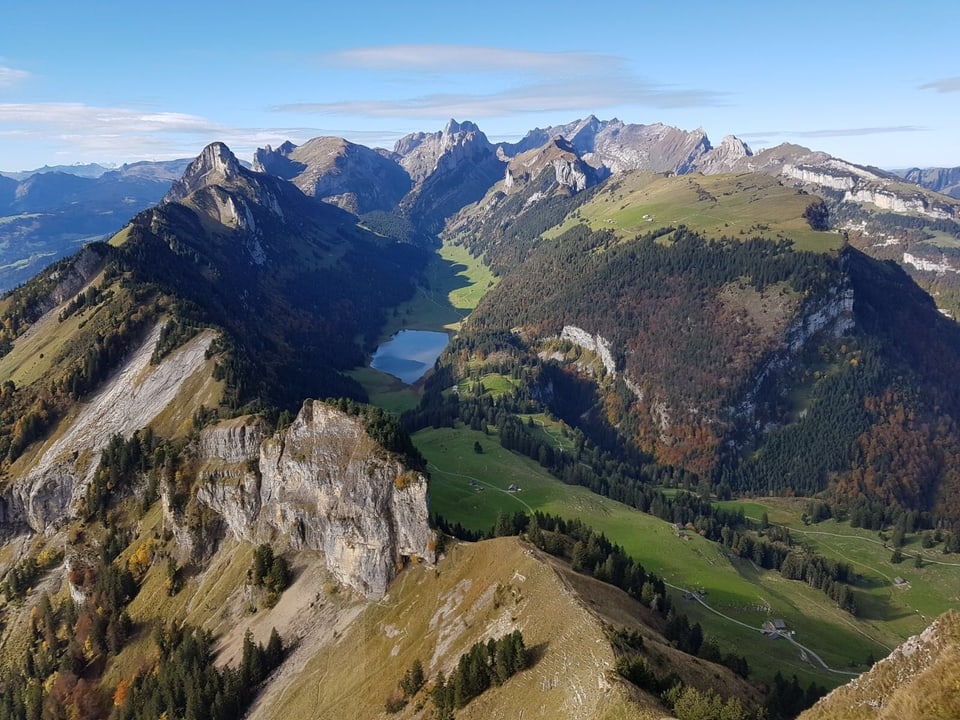 Blick über Gebirge im Alpstein.