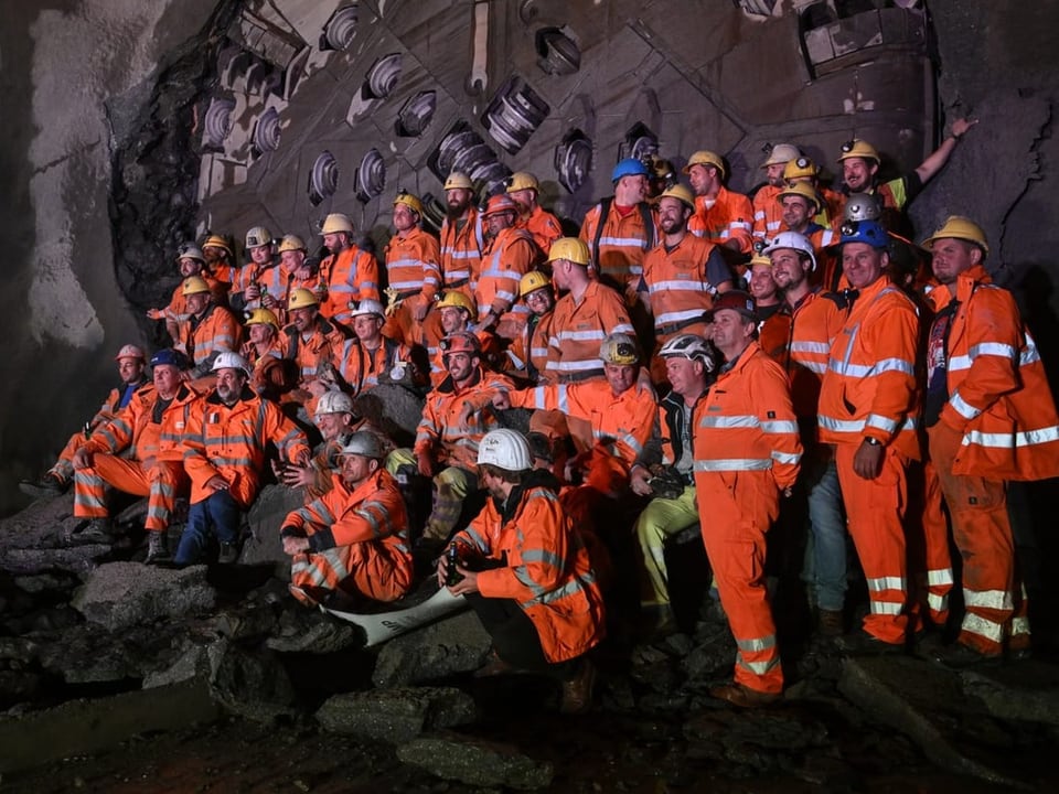 Bergleute und Tunnelbohrmaschine