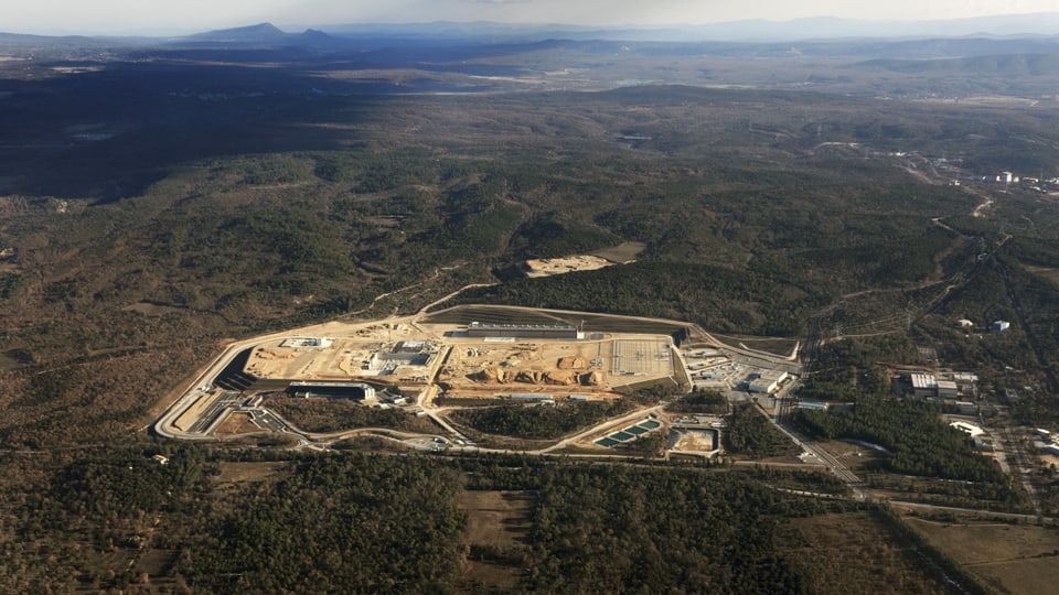 Luftaufnahme der Baustelle des ITER.