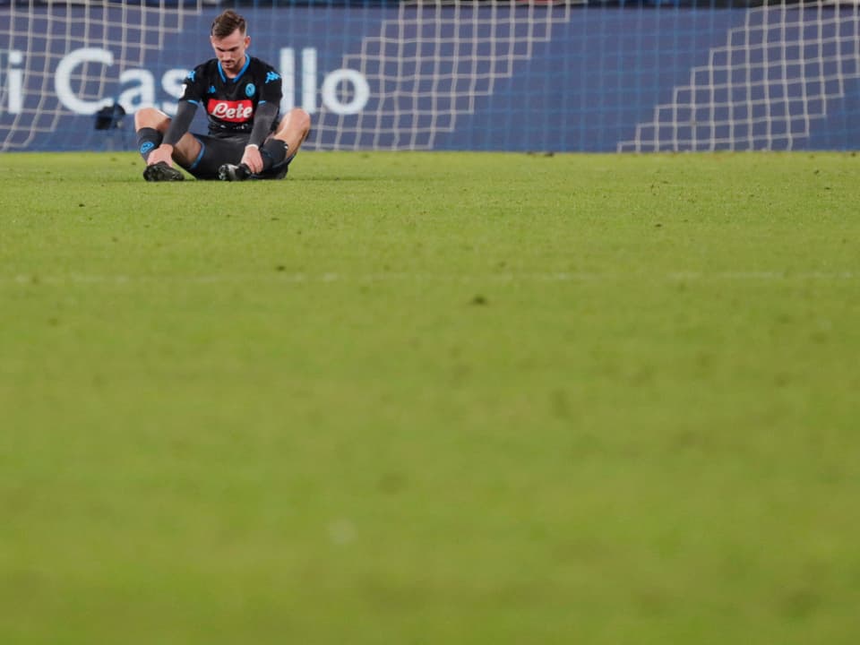 Napolis Fabian Ruiz ist nach dem zweiten Gegentor niedergeschlagen. Am Ende resultiert gegen Parma eine 1:2-Heimniederlage.