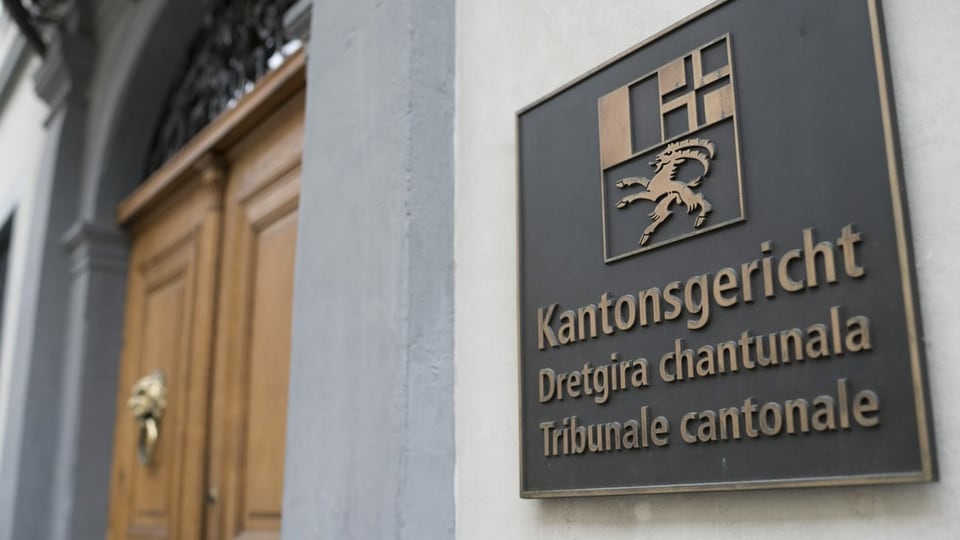 Eingangstor am Kantonsgericht Graubünden.