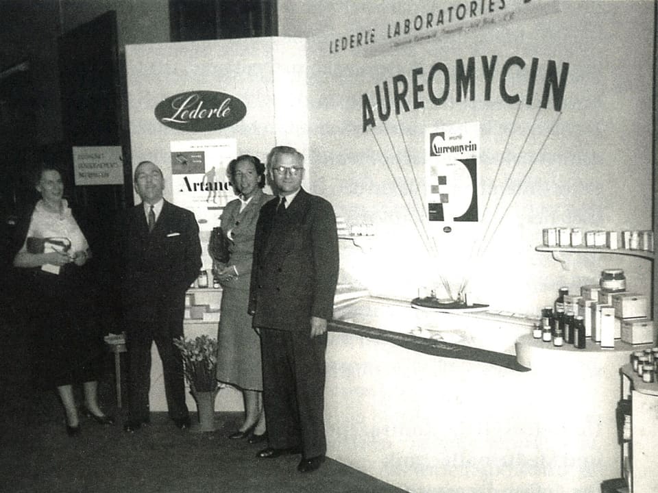 Ein Messestand für das Mittel Aureomycin in den 1950er-Jahren.