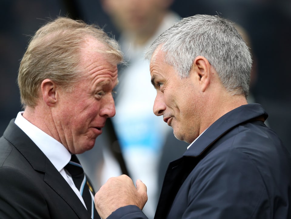 Chelseas Trainer José Mourinho (rechts) und Newcastle-Coach Steve McClaren. 