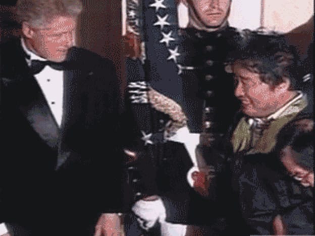 Bill Clinton trifft den koeranichen Video-Künstler Nam Jun Paik