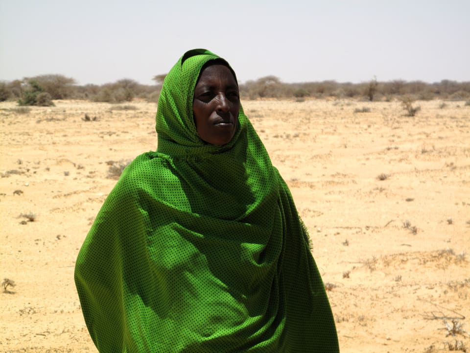 Nomadin Aisha Mahmud Dschirde in der Wüste.