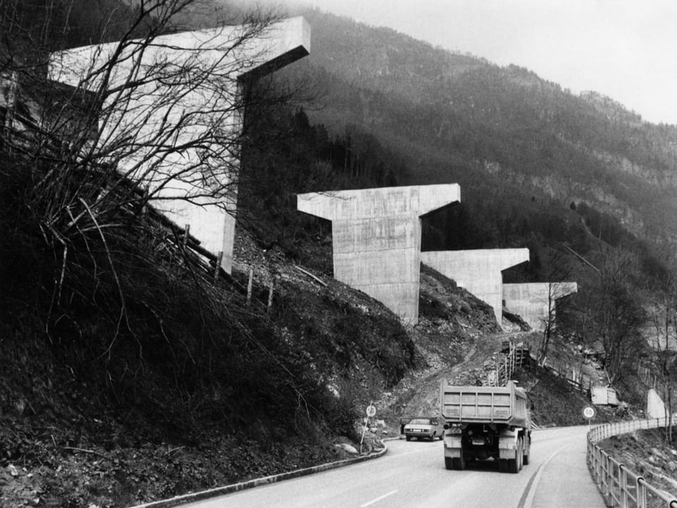 Betonpfeiler des Lehnenviadukts auf einer Aufnahme von 1977.