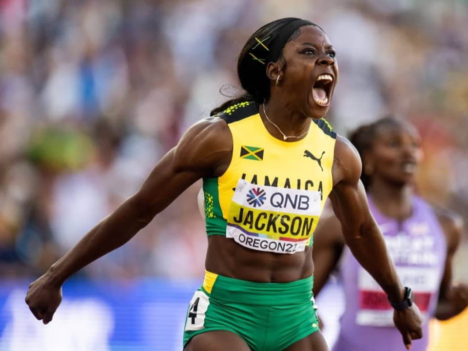 Nur eine Frau lief über 200 m jemals schneller Shericka Jackson.
