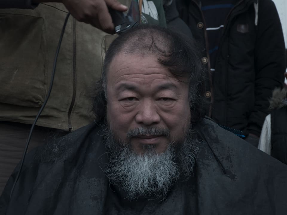 Ai Weiweis Schädel wird geschort.