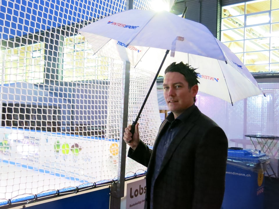 Marc Werlen, Regenschirm, Eisbahn.