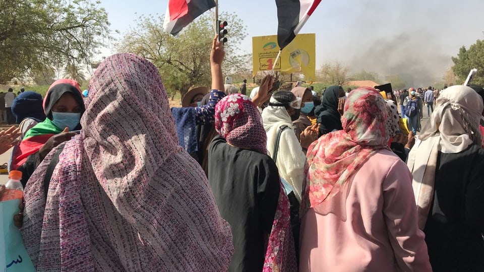 Protestierende Sudanesinnen