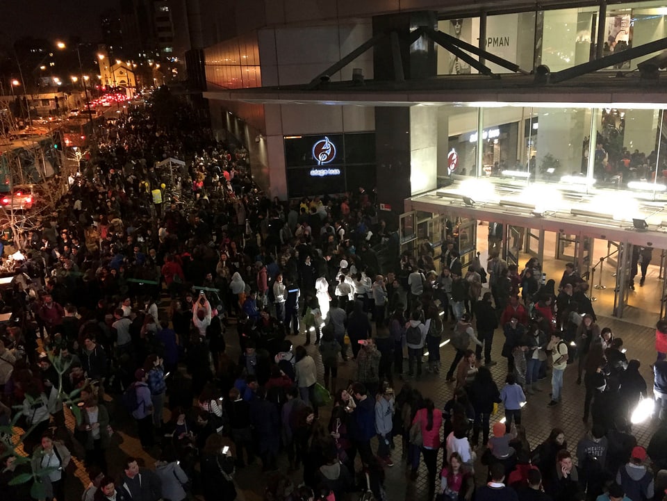 Nach dem Erdbeben vor Chiles Küste wurde auch dieses Einkaufszentrum in der Hauptstadt Santiago evakuiert.