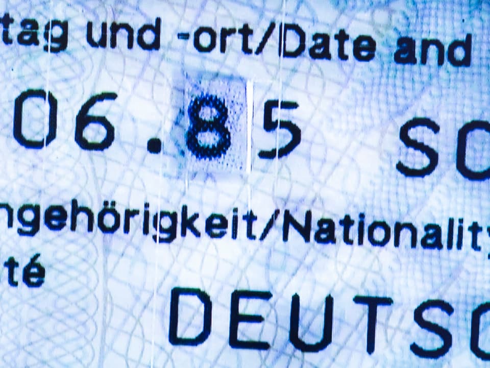 Musterbeispiel eines gefälschten Deutschen Passes.