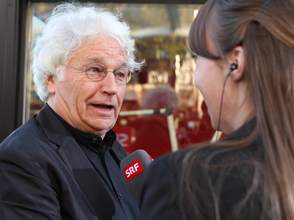 Der Regisseur Jean-Jacques Annaud im Gespräch mit SRF 3-Reporterin Simona Caminada.