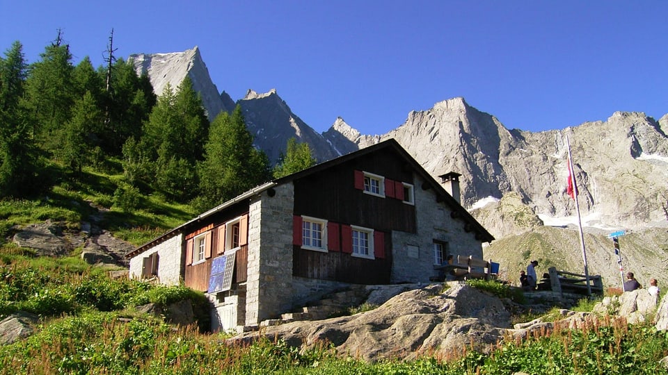 Die SAC-Hütte Sasc Furä im Bergell.