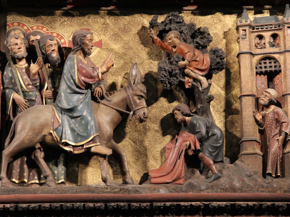 Einzug Christi in Jerusalem, Skulpturen aus dem 14. Jahrhundert. Ob diese Chorschranke vom Brand betroffen ist, ist noch nicht klar. 