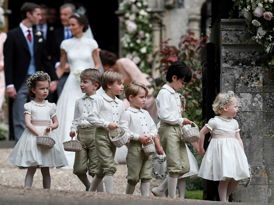 Prinz George und Prinzessin Charlotte helfen an der Hochzeit ihrer Tante artig mit.