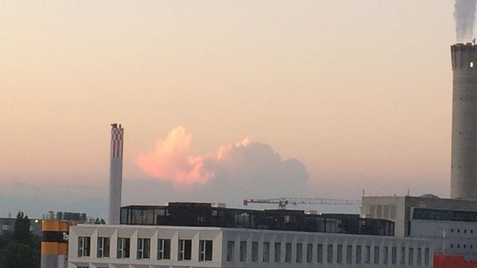 Vom Studio Leutschenbach aus waren am frühen Morgen die Gewitterwolken über Mittelbünden zu erkennen.