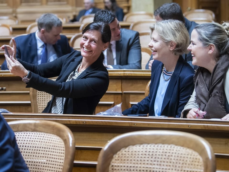 Ein Selfie muss sein: Frauenpower aus der SVP: Monika Ruegger, Esther Friedli und Martina Bircher.