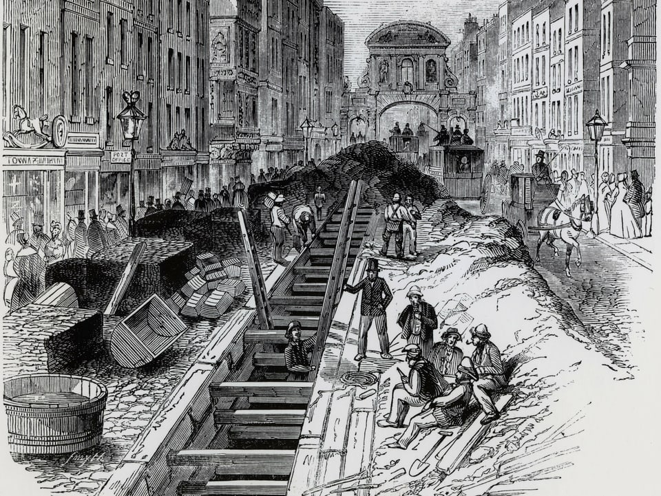 eine historische Aufnahme von London, wo ein Abwasserkanal gebaut wird