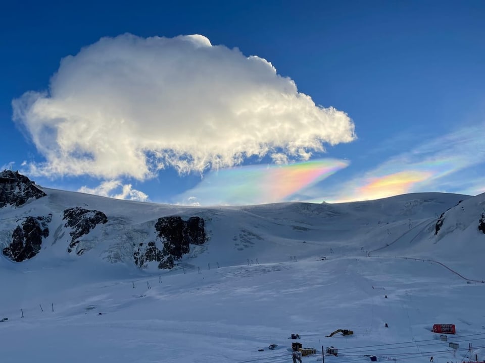 Bunte Wolken im Wallis