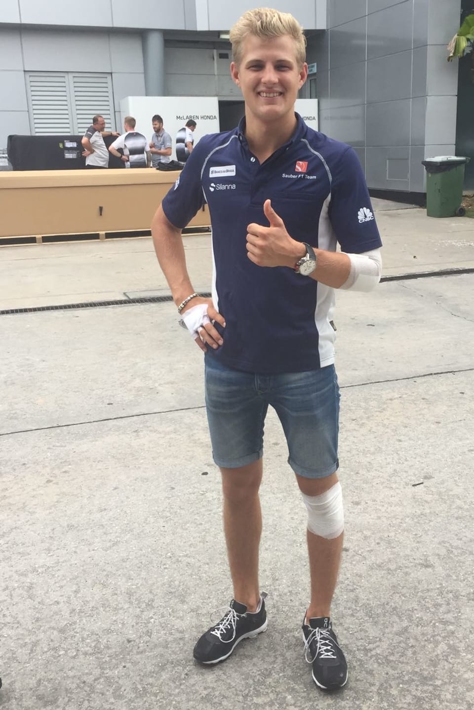 Marcus Ericsson zeigt seine Verletzungen