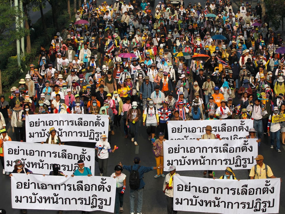 Ein grosser Demonstrationszug in Thailand