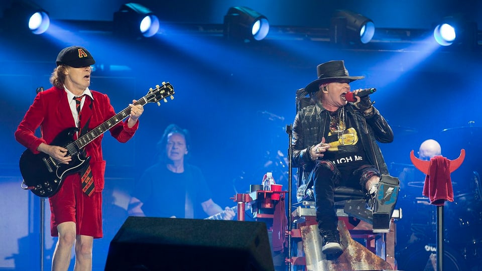 Axl Rose (rechts) mit AC/DC-Gitarrist Angus Young. 