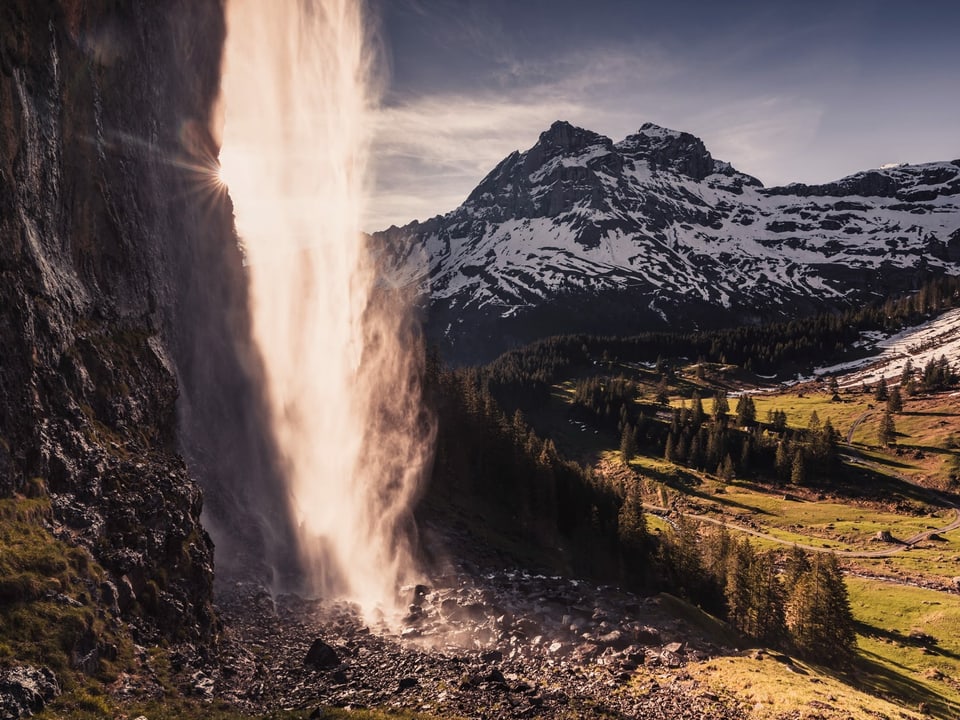 Wasserfall in den Bergen