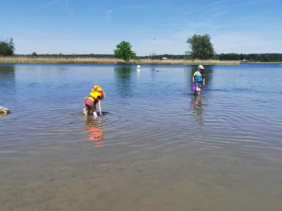 Greifensee Kinder im Wasser.
