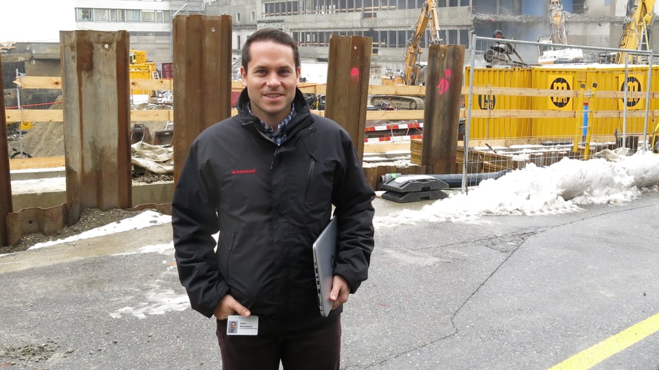 Steve Weissbaum, Stellvertretender Gesamtbauleiter vor seiner Baustelle