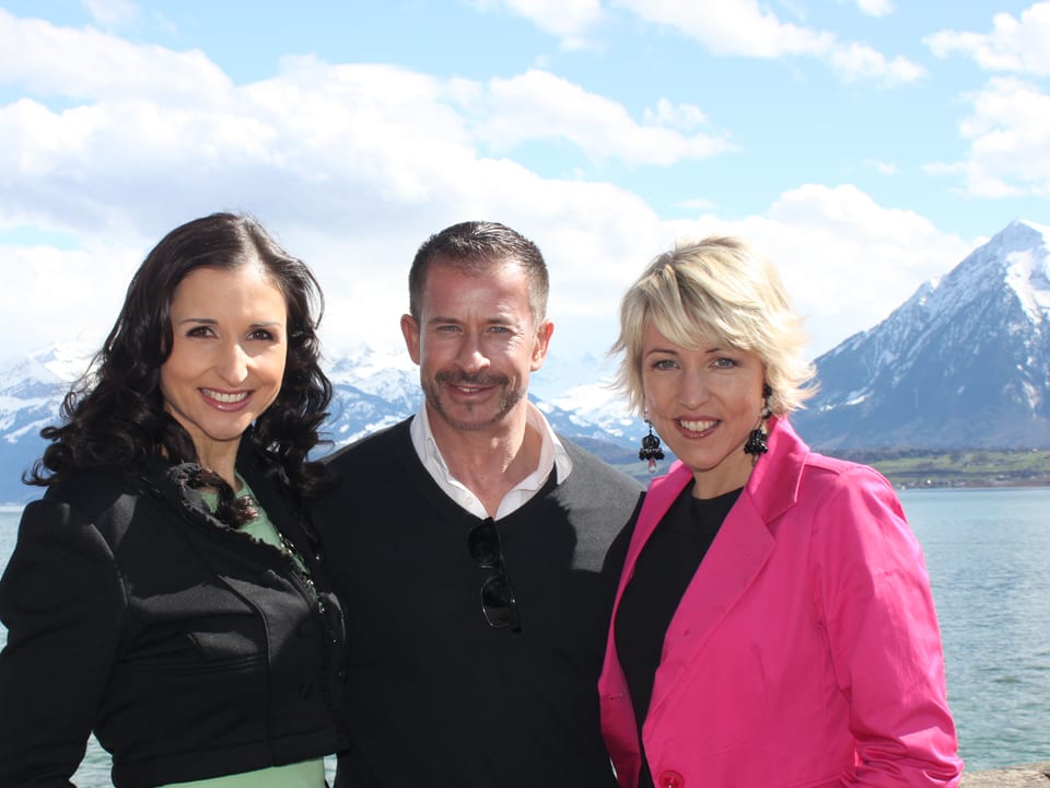 Leonard mit Anita und Alexandra Hofmann auf Schloss Schadau.