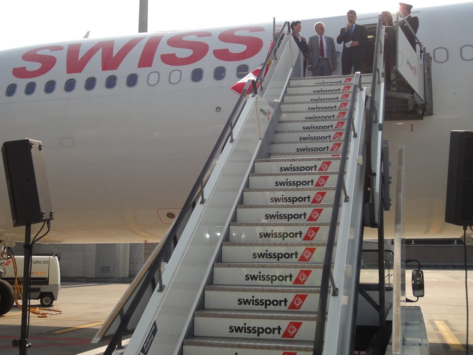 Die Taufzeremonie für den A340-300 «Solothurn» beginnt.