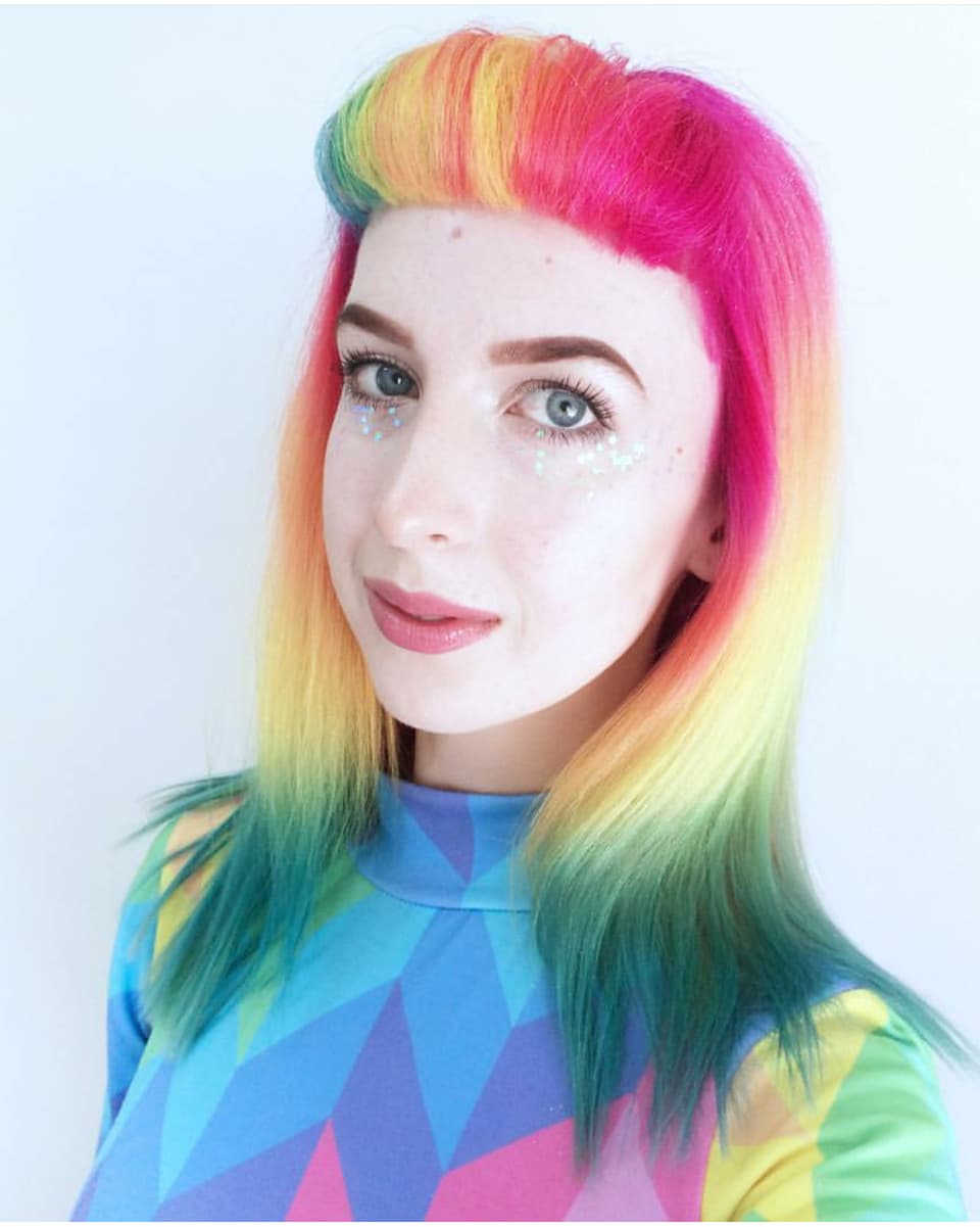 Frau mit Rainbowhair