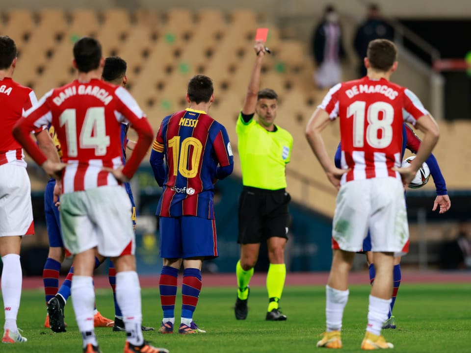 Lionel Messi sieht im 753. Spiel mit Barça die Rote Karte.