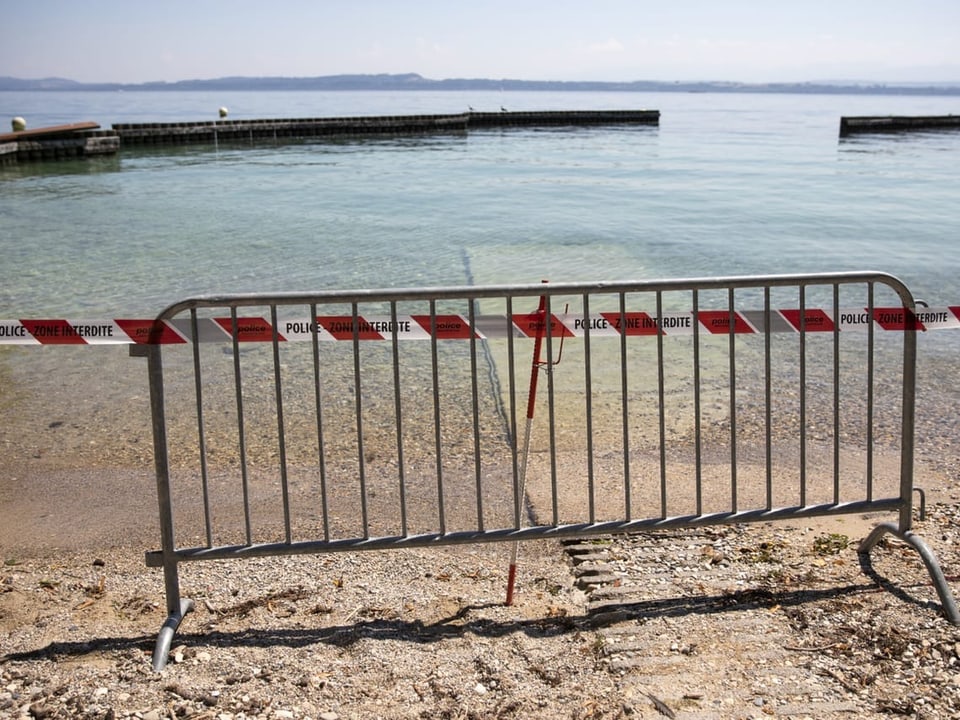 Der geschlossene Strand bei Boudry am 31. Juli 2020 am Neuenburgersee: