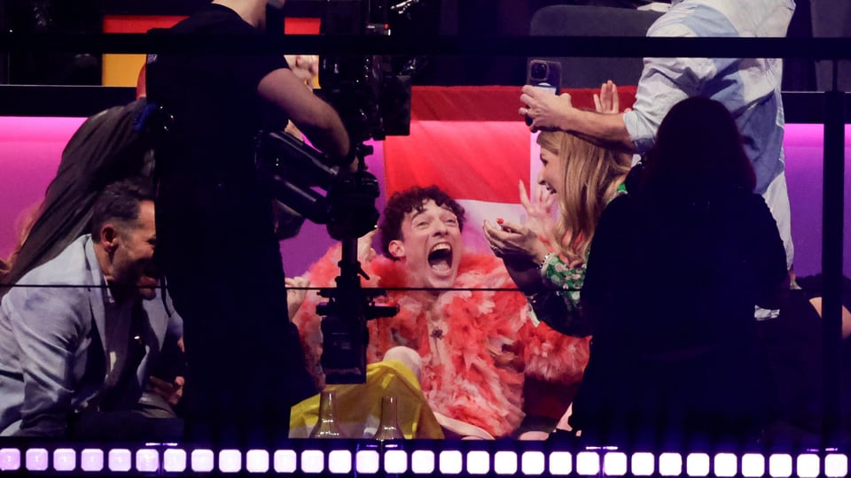  Schweiz gewinnt ESC 2024 - Nemo holt ESC-Sieg – die emotionalsten Illustration 