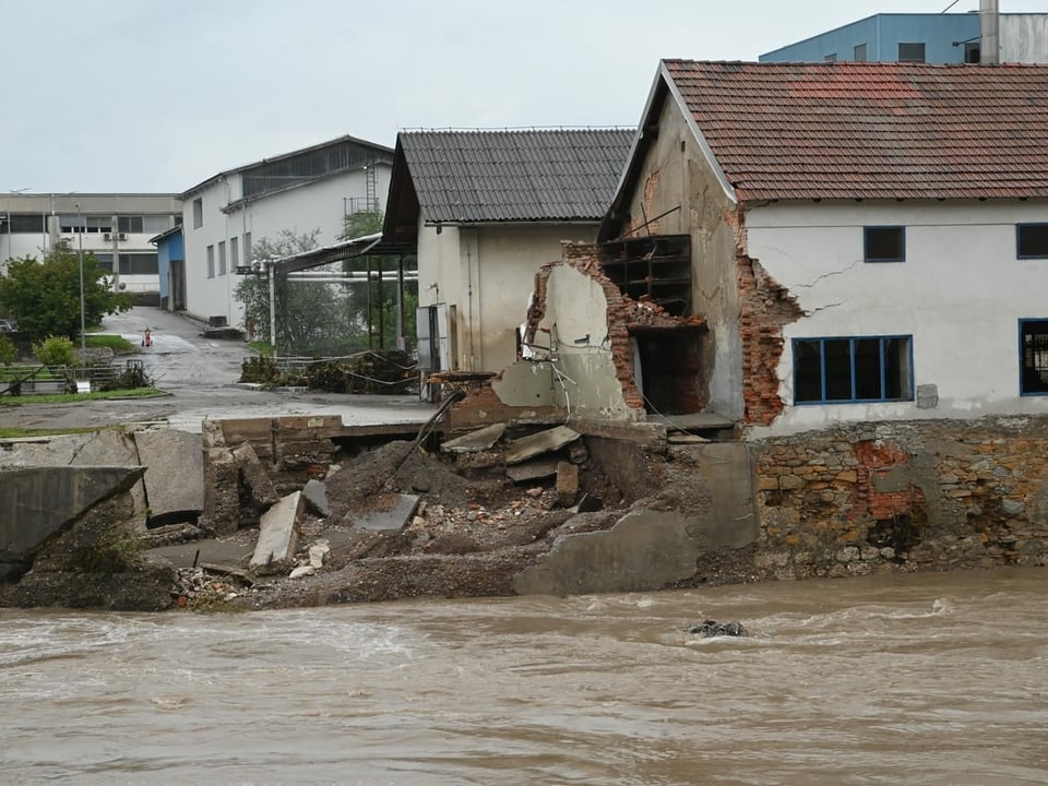 Auch in der Stadt Skofja Loka wurden zahlreiche Häuser beschädigt. (06.08.2023)