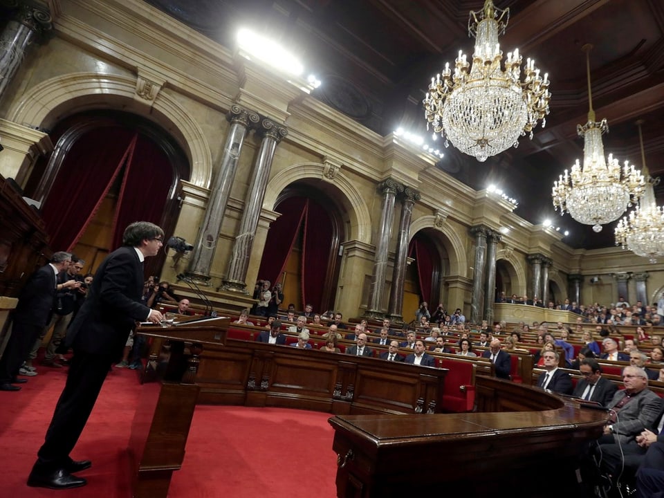 Puigdemont vor Parlament