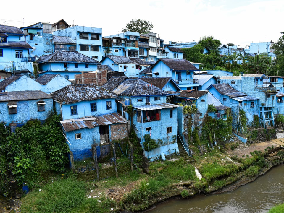 Wer in Malang seine Liebe zu Arema öffentlich zur Schau stellen will, ist im «Kampung Biru», dem blauen Quartier, am richtigen Ort.