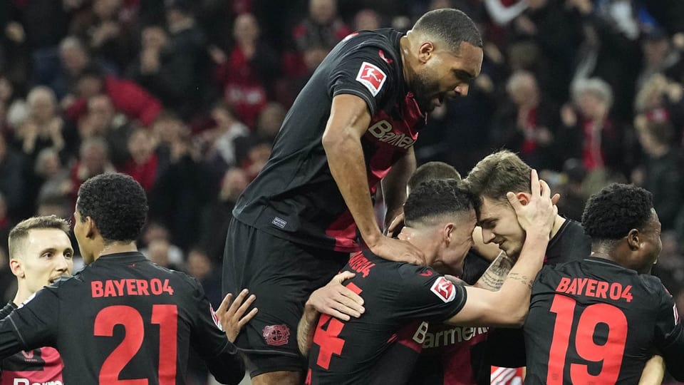 30 gegen die Bayern Klarer Sieg im Spitzenkampf Leverkusen im Hoch