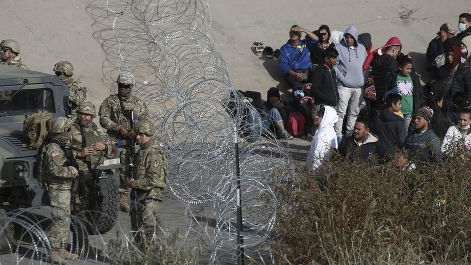 Menschen werden am Grenzübertritt in die USA gehindert.