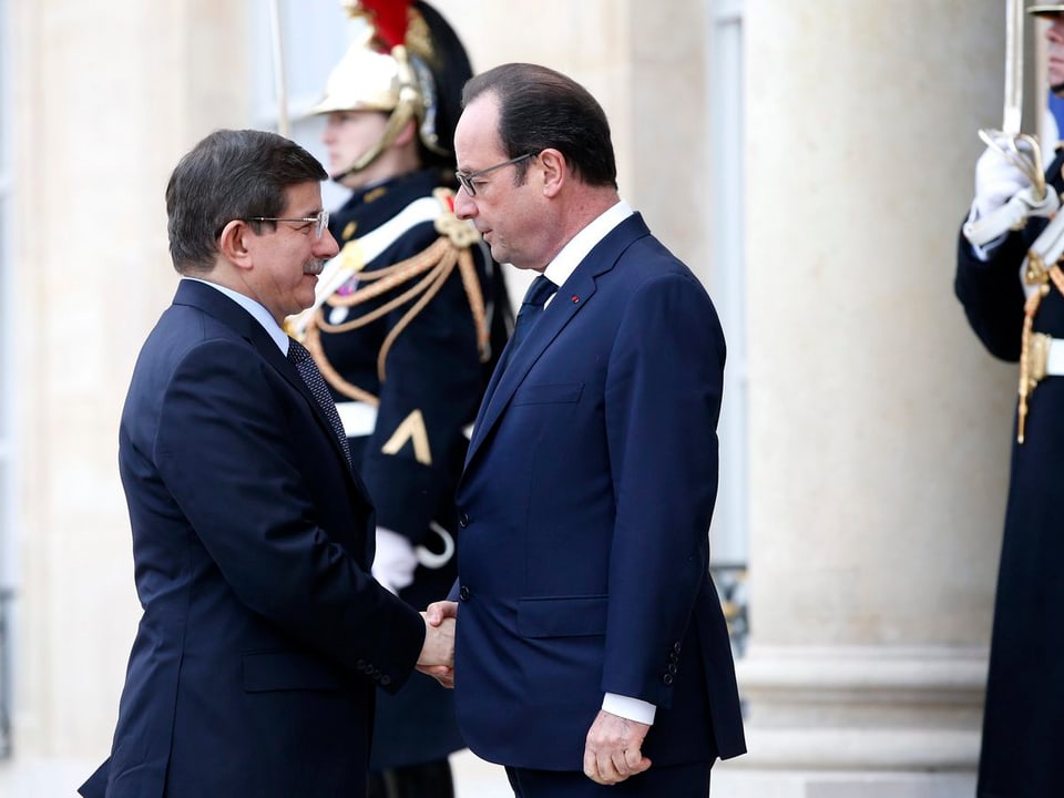 Ahmet Davutoglu (linke Seite), Präsident François Hollande
