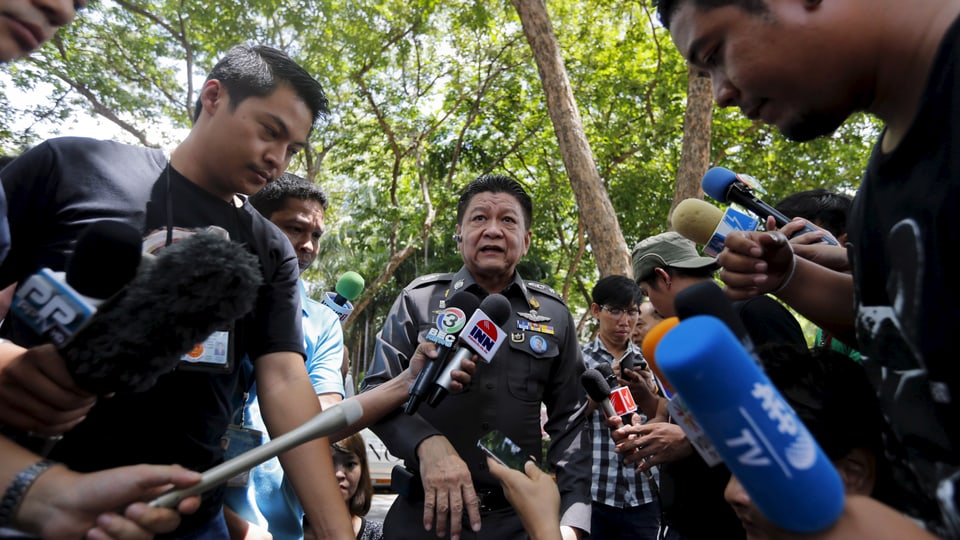 Thailands Polizei informiert die Medien in Bangkok 