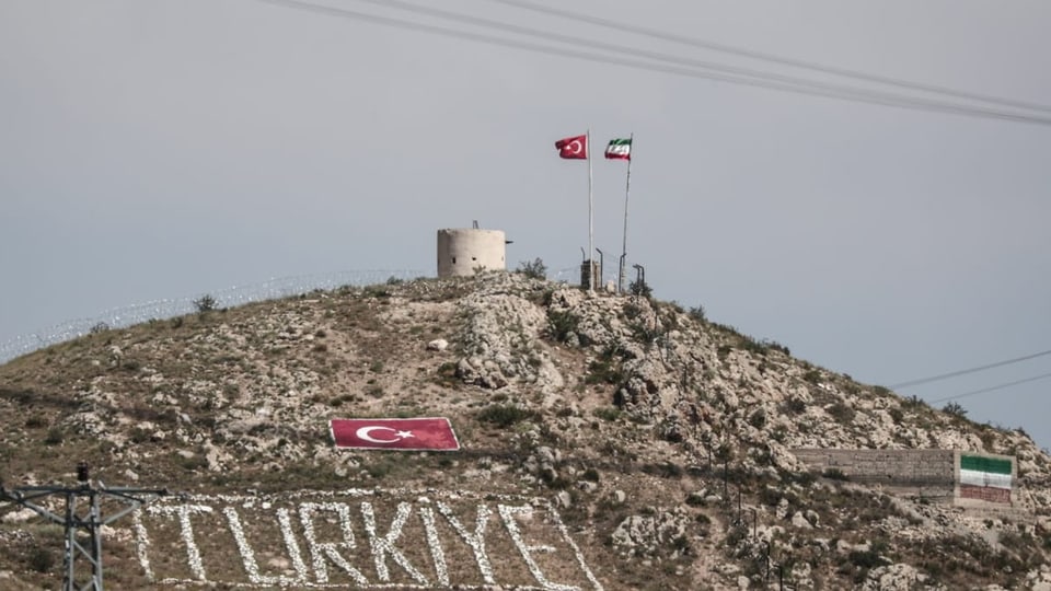 Die Grenze zwischen Iran und der Türkei verläuft durchs Gebirge Die Grenze zwischen Iran und der Türkei verläuft durchs Gebirge