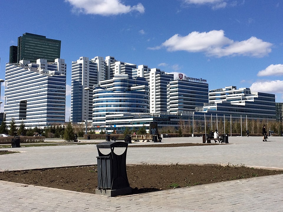 Moderne Hochhäuser in der Hauptstadt Astana.